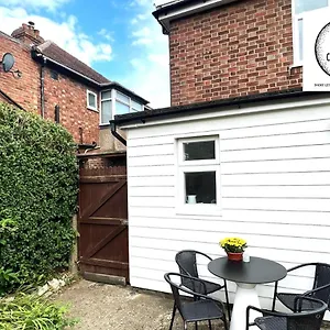 Apartment 3 Bedroom House With Parking & Garden By Cherry Short Lets & Serviced, Cambridge (Cambridgeshire)