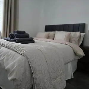 Perfect From Heart Of Sleeps 6 Holiday home Belfast